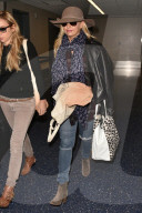 PEOPLE: Sarah Michelle Gellar am Flughafen von Los Angeles