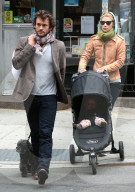 Claire Danes & Hugh Dancy Take A Stroll In New York 