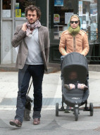 Claire Danes & Hugh Dancy Take A Stroll In New York 