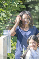 NEWS: Michelle Obama gärtnert mit Schulkindern im Weissen Haus