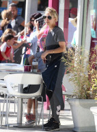 PEOPLE: Nicole Richie hilft ihrem Kind bei den Hausaufgaben