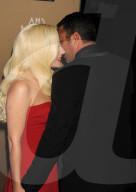 PEOPLE: Lady Gaga küsst Taylor bei 'American Horror Story: Hotel' 