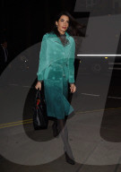 PEOPLE: Amal Clooney in grünem Samt unterwegs