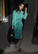 PEOPLE: Amal Clooney in grünem Samt unterwegs