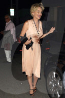 PEOPLE: Sharon Stone stylish unterwegs