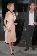 PEOPLE: Sharon Stone stylish unterwegs