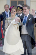 PEOPLE: Prinzentaufe in Schweden: Mama Madeleine beruhigt Baby Nicolas