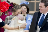 PEOPLE: Prinzentaufe in Schweden: Mama Madeleine beruhigt Baby Nicolas