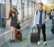 PEOPLE: Bella Thorne mit Patrick Schwarzenegger am Flughafen von Vancouver