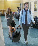 PEOPLE: Bella Thorne mit Patrick Schwarzenegger am Flughafen von Vancouver