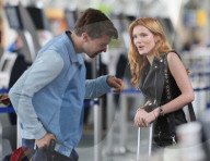PEOPLE: Bella Thorne mit Patrick Schwarzenegger am Flughafen von Vancouver
