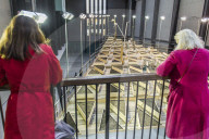 NEWS: London: 'Empty Lot' Ausstellung von Abraham Cruzvillegas in der Tate Modern