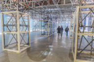 NEWS: London: 'Empty Lot' Ausstellung von Abraham Cruzvillegas in der Tate Modern