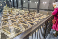 NEWS: London: 'Empty Lot' Ausstellung von Abraham Cruzvillegas in der Tate Modern