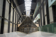 NEWS: London: 'Empty Lot' Ausstellung von Abraham Cruzvillegas in der Tate Modern