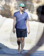 PEOPLE: Chris Martin mit Moses am Beach von Malibu