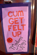 FEATURE: Die Künstlerin Lucy Sparrow erzeugte einen Filz-Sexshop in London