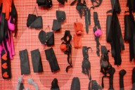 FEATURE: Die Künstlerin Lucy Sparrow erzeugte einen Filz-Sexshop in London