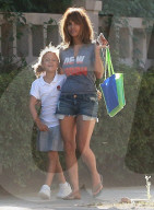 EXKLUSIV: Mutterliebe: Halle Berry mit Töchterchen Nahla verspielt in Beverly Hills unterwegs