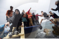NEWS: Flüchtlingskrise: Menschen landen auf Lesbos