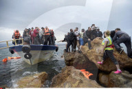 NEWS: Flüchtlingskrise: Menschen landen auf Lesbos