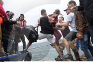 NEWS: Flüchtlingskrise: Menschen landen auf Lesbos