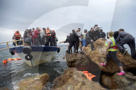NEWS: Flüchtlingskrise: Menschen landen auf Lesbos