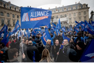 NEWS: Paris: Polizei demonstriert für bessere Arbeitsbedingungen