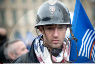 NEWS: Paris: Polizei demonstriert für bessere Arbeitsbedingungen