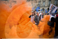 NEWS: Paris: Polizei demonstriert für bessere Arbeitsbedingungen