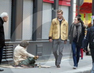 PEOPLE: Charlotte Casiraghi und ihr Bruder Pierre betrachten einen Bettler auf der Strasse aber gibt ihm kein Geld