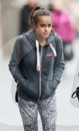 PEOPLE: Georgia May Jagger im kühlen Manchester unterwegs
