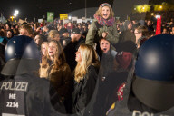 NEWS: Dresden: Ein Jahr Pegida - Pro und Contra Demos
