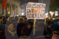 NEWS: Dresden: Ein Jahr Pegida - Pro und Contra Demos