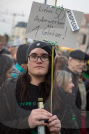 NEWS: Dresden: Ein Jahr Pegida - Pro und Contra Demos