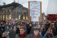 NEWS: Dresden: Ein Jahr Pegida - Pro und Contra Demos