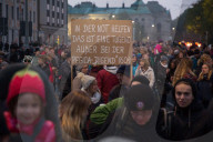 NEWS: Dresden: Ein Jahr Pegida - Pro und Contra Demos