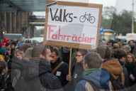 NEWS: Dresden: Ein Jahr Pegida - Pro und Contra Demos