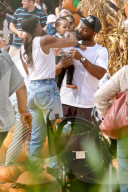 PEOPLE: Kelly Rowland besucht mit Klein Titan den Pumpkin Patch