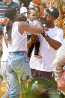 PEOPLE: Kelly Rowland besucht mit Klein Titan den Pumpkin Patch