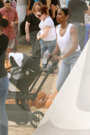 PEOPLE: Kelly Rowland besucht mit Klein Titan den Pumpkin Patch
