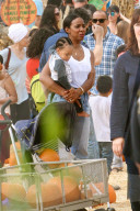 PEOPLE: Kelly Rowland besucht mit Klein Titan den Pumpkin Patch