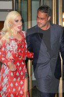 PEOPLE: Lady Gaga geniesst eine Massage im Auto