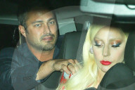 PEOPLE: Lady Gaga geniesst eine Massage im Auto