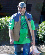 PEOPLE: Ghetto-Look - Chris Pratt bummelt in Los Angeles