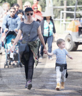 PEOPLE: January Jones verbringt Quality-Time mit dem Nachwuchs
