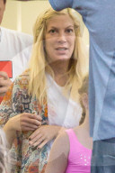 PEOPLE: Tori Spelling sieht etwas zerknittern aus