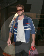 PEOPLE: Cool - Liam Hemsworth landet in Los Angeles