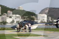 PEOPLE: Matthew Bellamy und Elle Evans landen in Rio