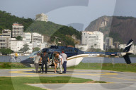 PEOPLE: Matthew Bellamy und Elle Evans landen in Rio